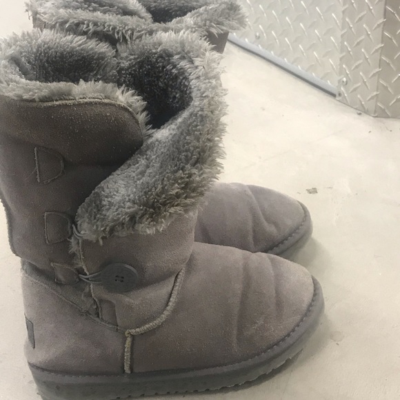 UGGS BOOT - Picture 2 of 6